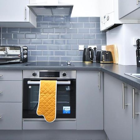 Lily House By Yourstays - Cosy 3 Bedroom House In Crewe Luaran gambar