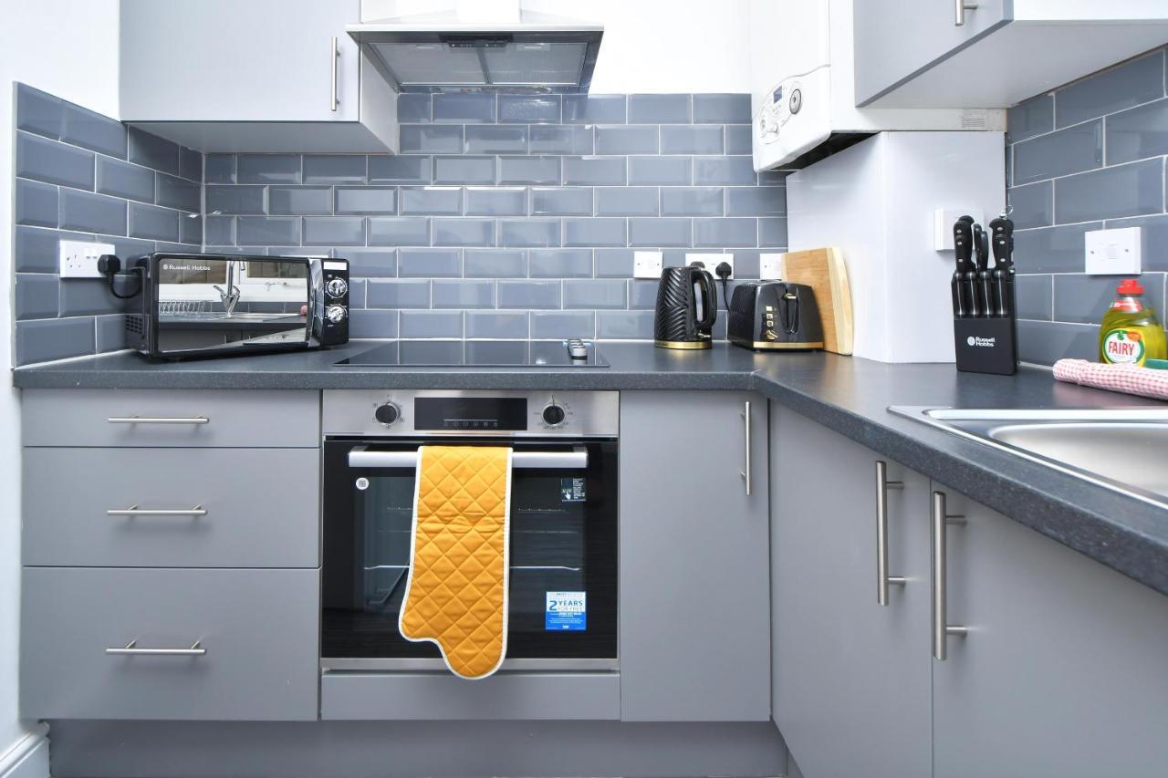 Lily House By Yourstays - Cosy 3 Bedroom House In Crewe Luaran gambar