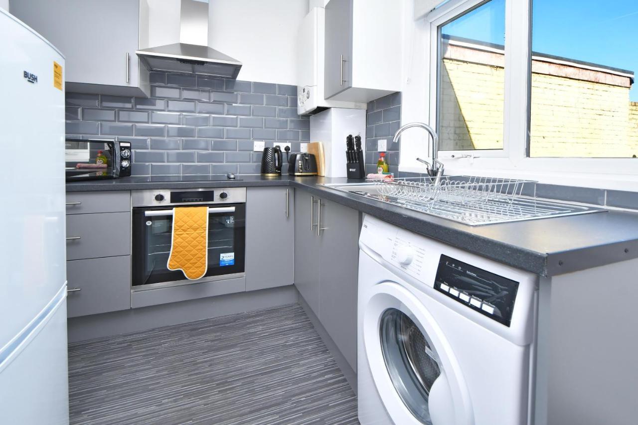 Lily House By Yourstays - Cosy 3 Bedroom House In Crewe Luaran gambar
